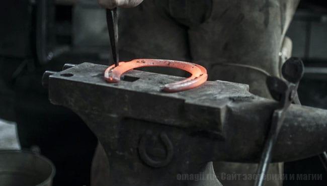 Заговор на подкову и ритуалы с подковой
