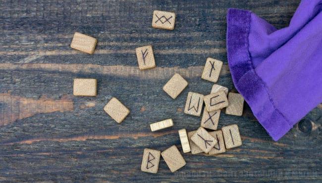 Скандинавские руны: значение, описание, став